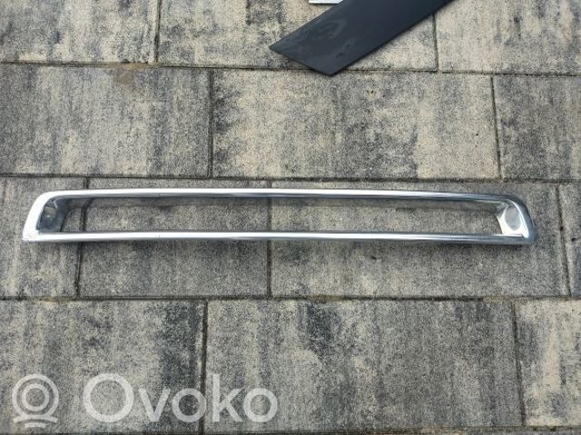 Молдинг переднього бампера, центральний 30698143 VOLVO