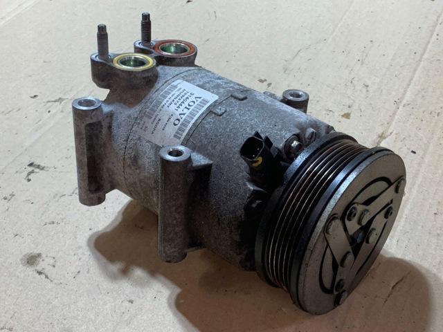 Шків компресора кондиціонера 31404441 VOLVO
