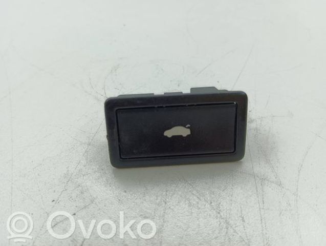 Кнопка салону приводу замка 3/5 двері (ляди) / кришки багажнику 3D0959831D VAG