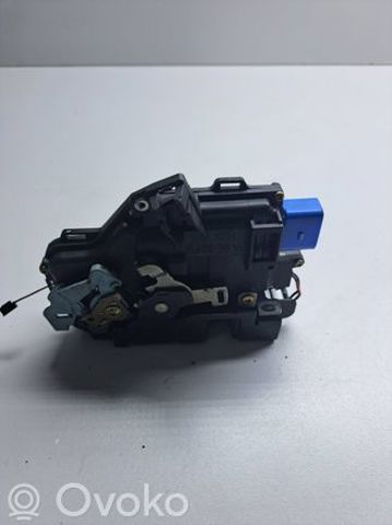 Замок водійських дверей 3D2837015 VAG