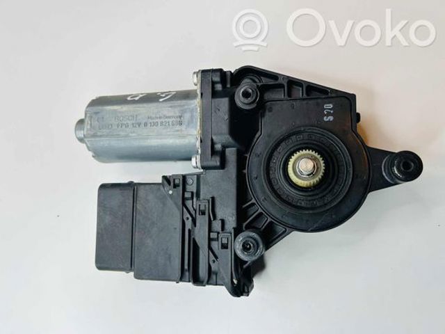 Моторчик склопідйомника двері задніх, правих 3U0959812 VAG