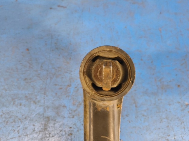 Цапфа ліва 4230512240 TOYOTA