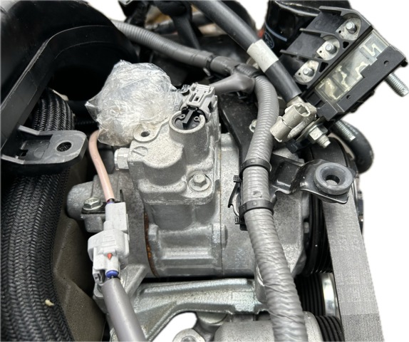Компресор кондиціонера 4472504852 SUBARU