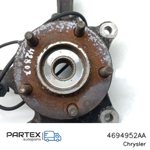 Цапфа поворотна права 4694952AA CHRYSLER