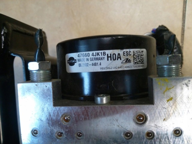 Блок АБС гідравлічний 476604JK1B NISSAN