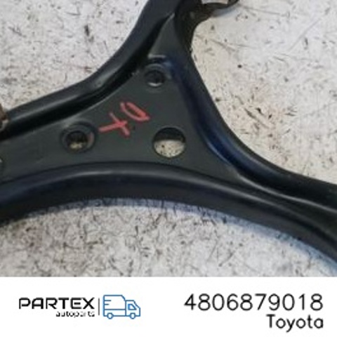 Правий важіль передній нижній підвіски 4806879018 TOYOTA