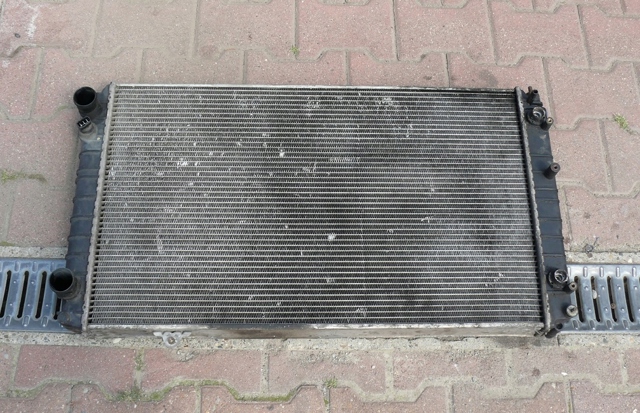 Радіатор двигуна 4D0121251F VAG