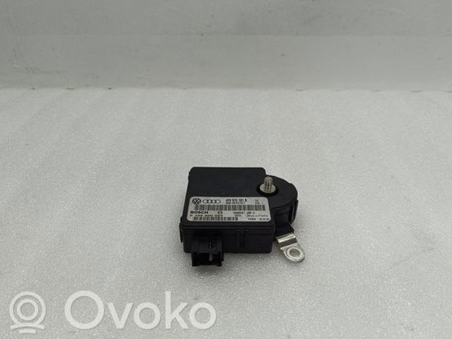 Реле контролю заряду АКБ 4F0915181B VAG