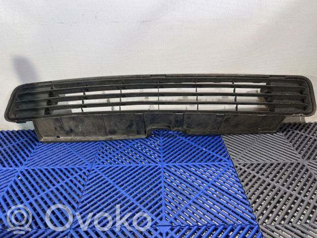 Решітка переднього бампера, центральна 5311247040 TOYOTA