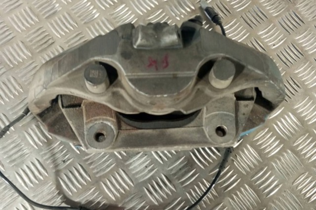 Супорт тормзной 6786817 BMW
