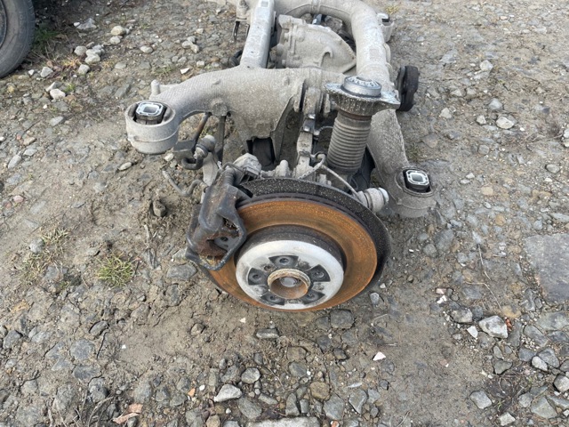 Цапфа поворотна права 6793770 BMW