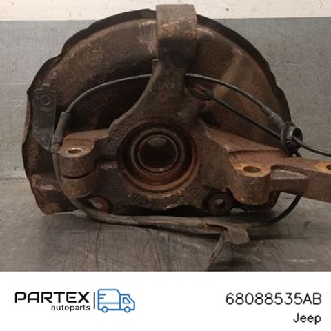 Цапфа поворотна ліва 68088535AB CHRYSLER