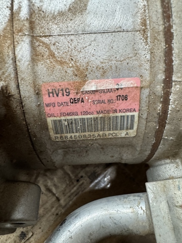 Компресор кліматичної установки 68459835AB CHRYSLER
