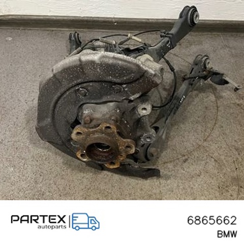 Цапфа поворотна права 6865662 BMW