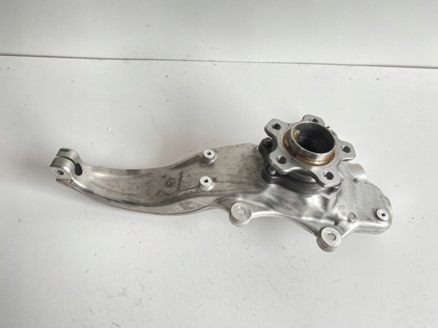 Цапфа поворотного кулака 6884381 BMW