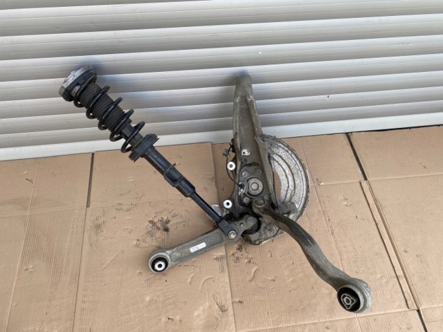 Цапфа поворотного кулака 6884383 BMW