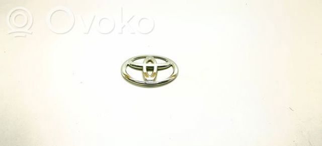 Фірмовий значок на кришку багажника 754310D050 TOYOTA