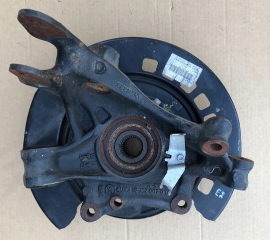 Кулак поворотний лівий 7L0505435B VAG