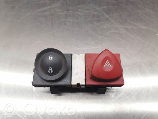 Кнопка включення аварійного сигналу Renault Scenic 2