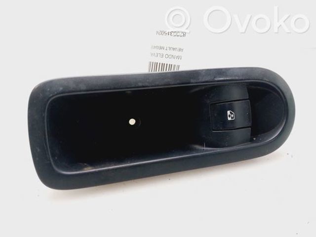 Кнопка підйомника задніх стекол 8200315024 RENAULT