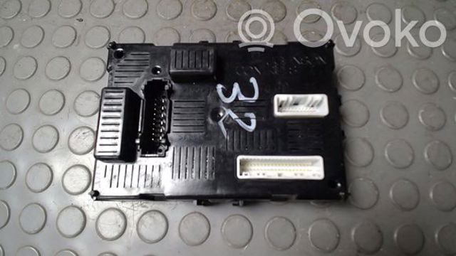 Корпус запобіжників Renault Modus