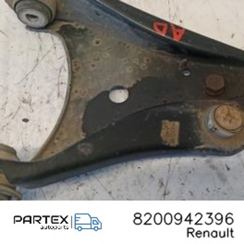 Правий важіль передній нижній підвіски 8200942396 RENAULT