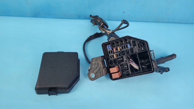 Блок реле 8274042120 TOYOTA