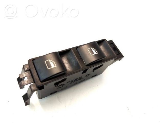 Кнопка підйомника переднього правого скла 8381514 BMW