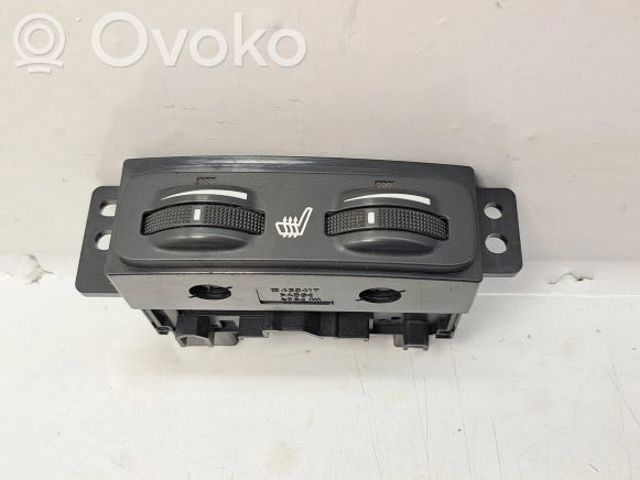 Кнопка вкл.обогрева сидіння 8475105030 TOYOTA