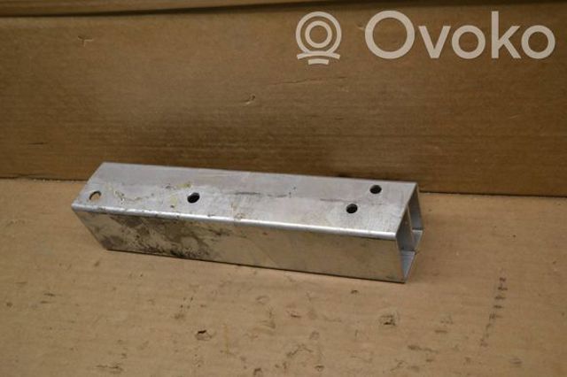 Кронштейн підсилювача заднього бампера 8R0807332D VAG