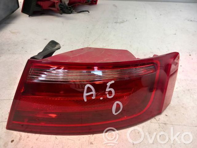 Задній правий зовнішній ліхтар 8T0945096 VAG