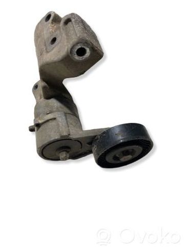 Кронштейн генератора 90571112 OPEL
