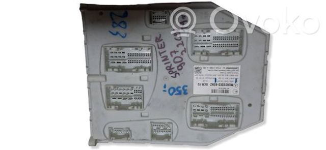 Рамка радіатора нижня 9079000305 MERCEDES