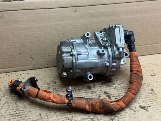 Компресор системи кондиціювання 926002618R RENAULT