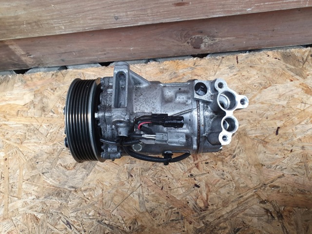 Компресор кліматичної установки 926003358R RENAULT