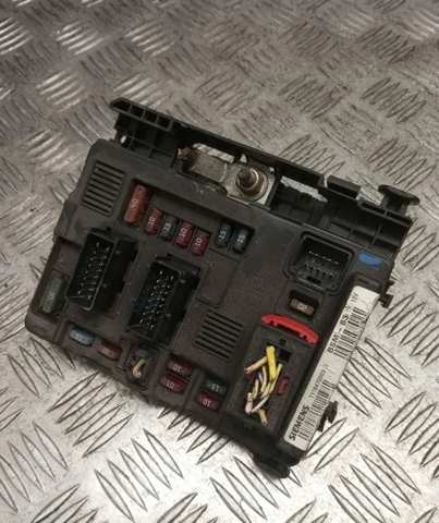 Коробка запобіжників Citroen C5 2