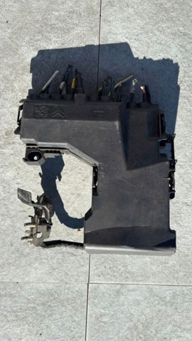 Коробка запобіжників 9666817380 PEUGEOT