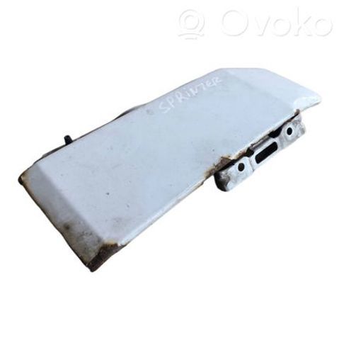 Кришка бензобаку A0004703105 MERCEDES