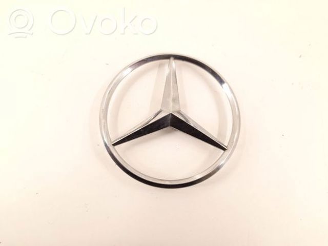 Фірмовий значок на кришку багажника A1648170016 MERCEDES