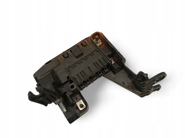 Коробка запобіжників A1665409315 MERCEDES