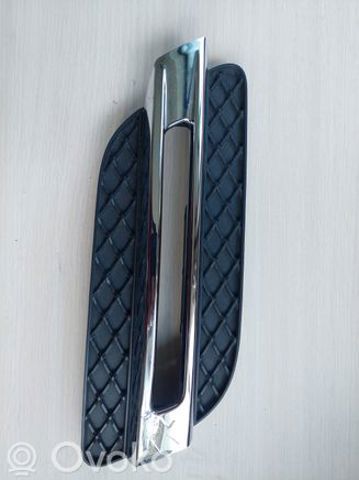 Оправа протитуманки A1668850774 MERCEDES