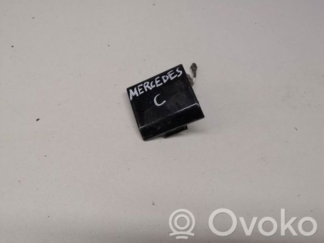 Заглушка бампера буксирувального гака, передня A2038850026 MERCEDES
