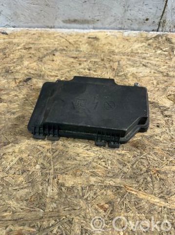 Кришка блоку запобіжників A2055402328 MERCEDES