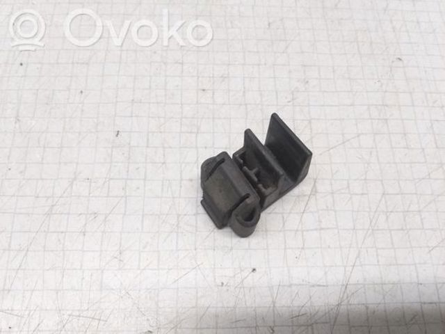 Подушка радіатора охолодження, верхня A2105040146 MERCEDES