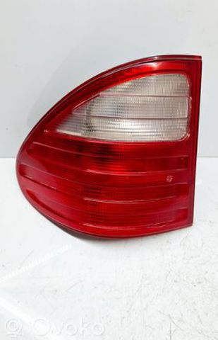 Задній лівий зовнішній ліхтар A2108204764 MERCEDES