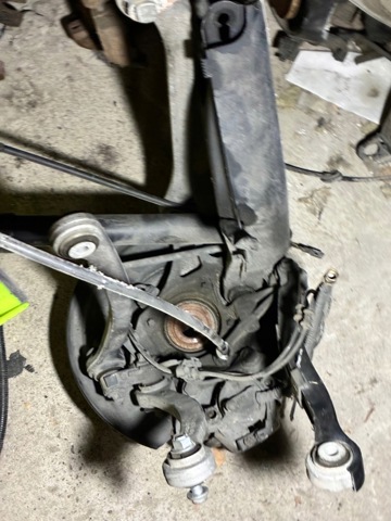 Цапфа поворотного кулака A2113508308 MERCEDES