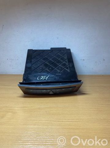 Кнопка включення аварійної сигналізації A2116800552 MERCEDES