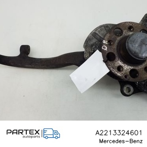 Цапфа поворотна права A2213324601 MERCEDES