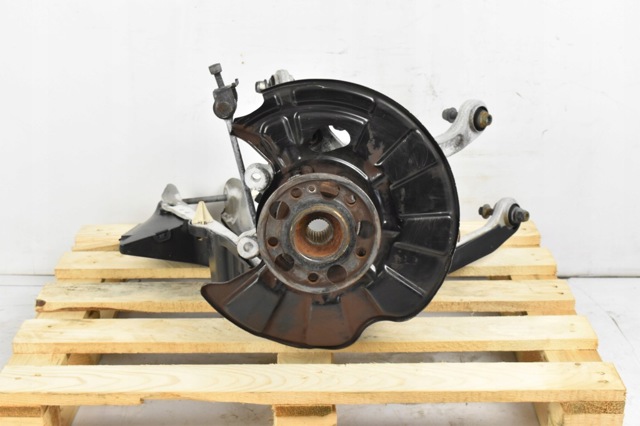 Цапфа поворотна права A2223501041 MERCEDES