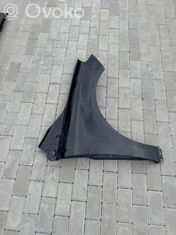 Переднє праве крило A2468810201 MERCEDES